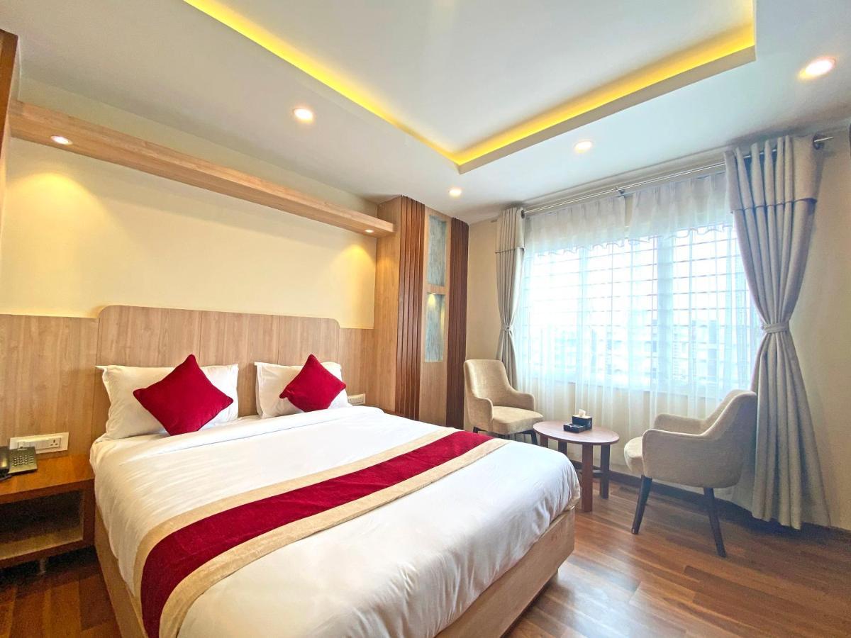 Hotel Nilakantha Pvt. Ltd Катманду Экстерьер фото