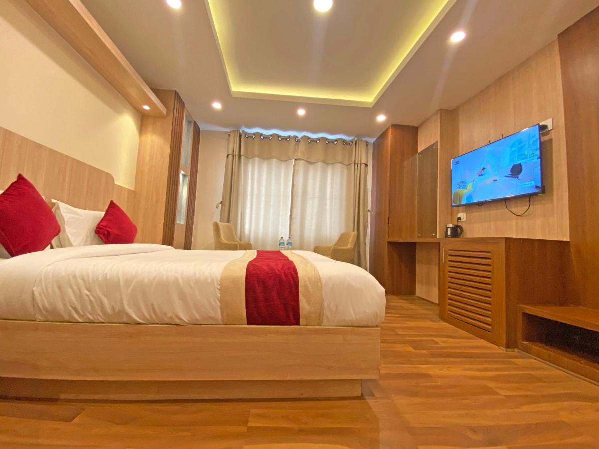 Hotel Nilakantha Pvt. Ltd Катманду Экстерьер фото
