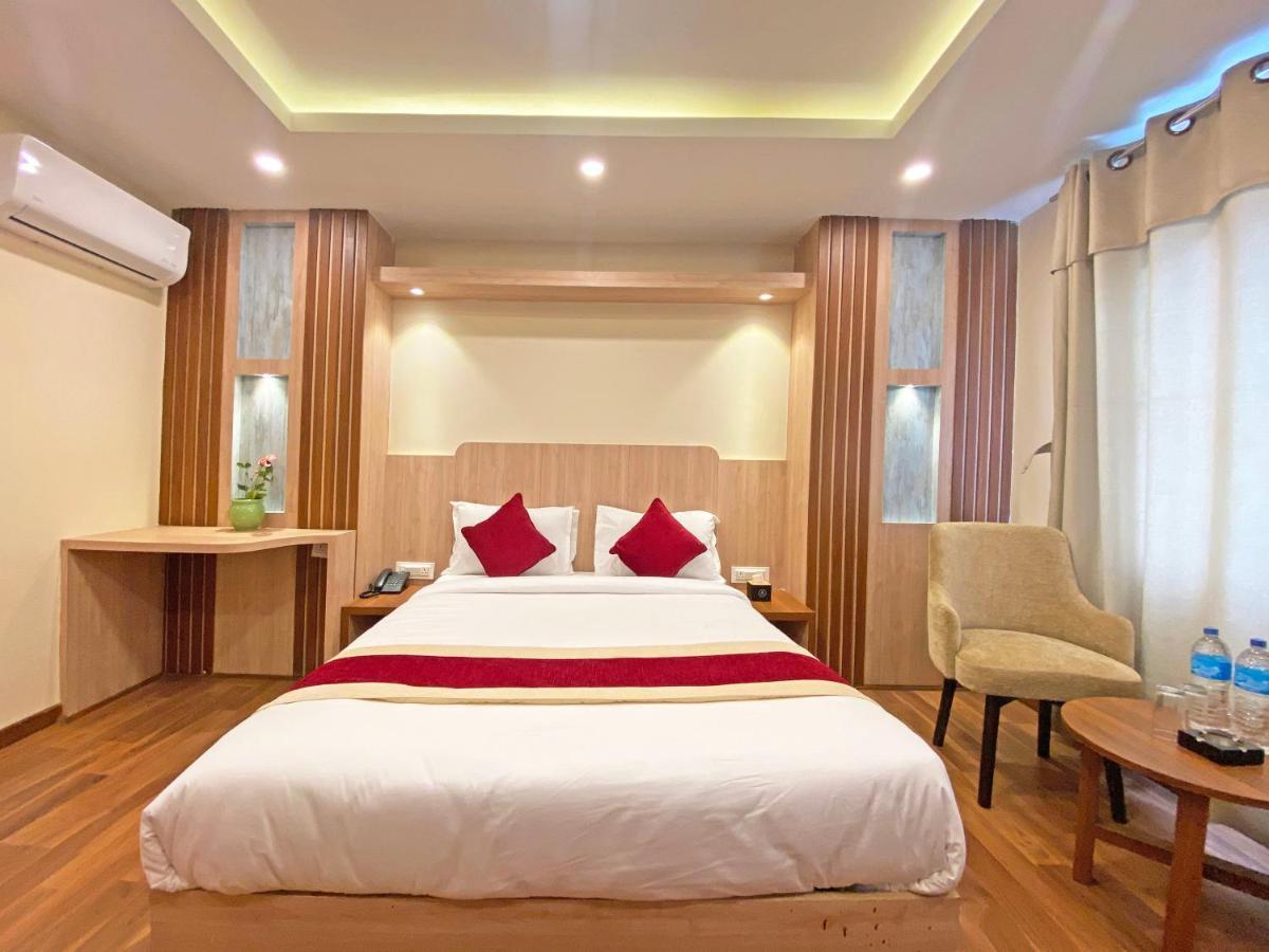 Hotel Nilakantha Pvt. Ltd Катманду Экстерьер фото