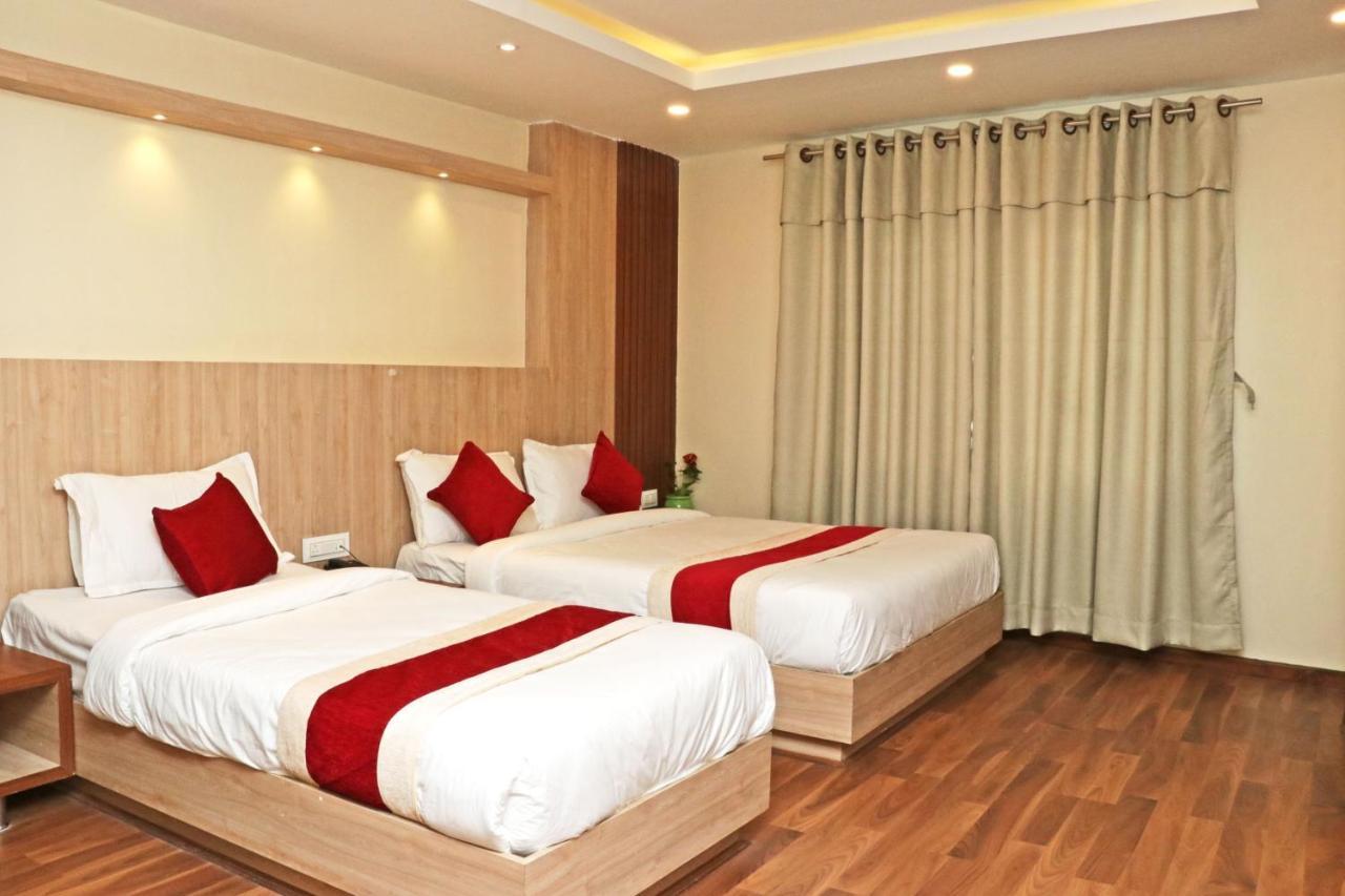 Hotel Nilakantha Pvt. Ltd Катманду Экстерьер фото