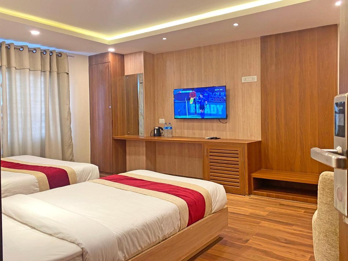 Hotel Nilakantha Pvt. Ltd Катманду Экстерьер фото