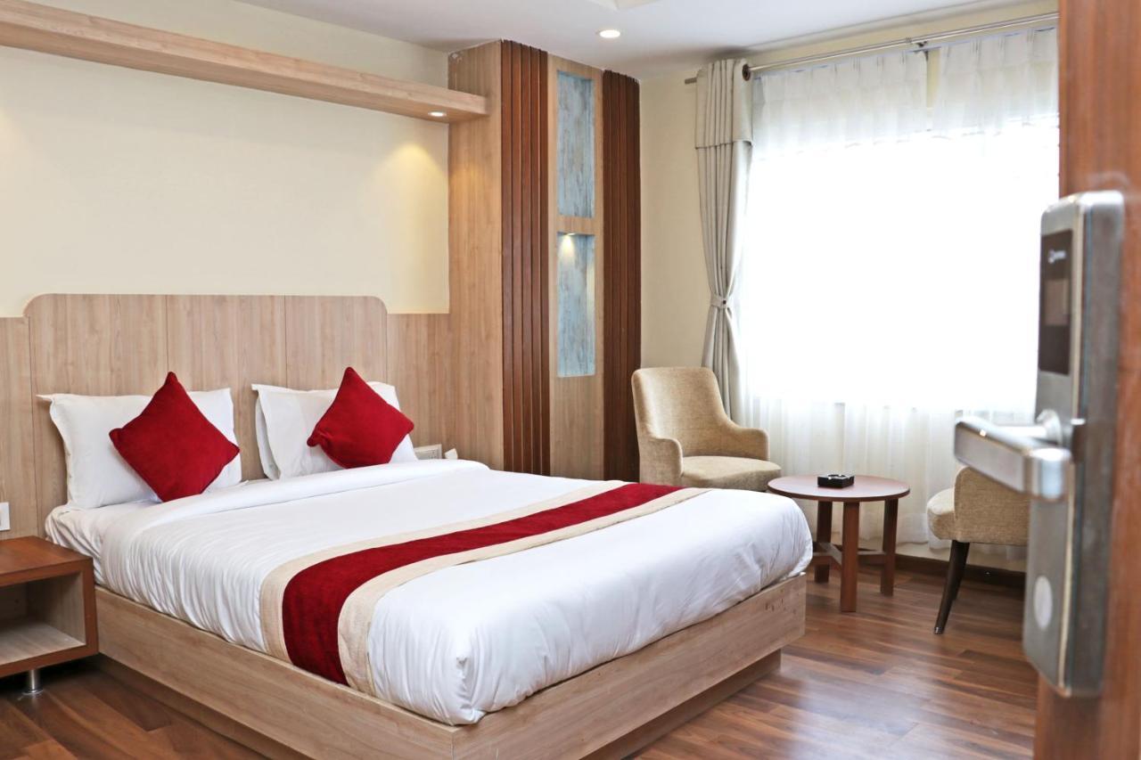 Hotel Nilakantha Pvt. Ltd Катманду Экстерьер фото