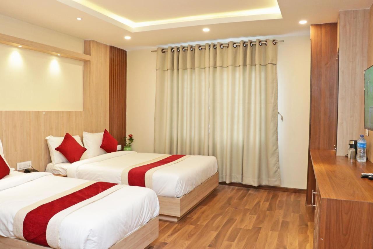 Hotel Nilakantha Pvt. Ltd Катманду Экстерьер фото