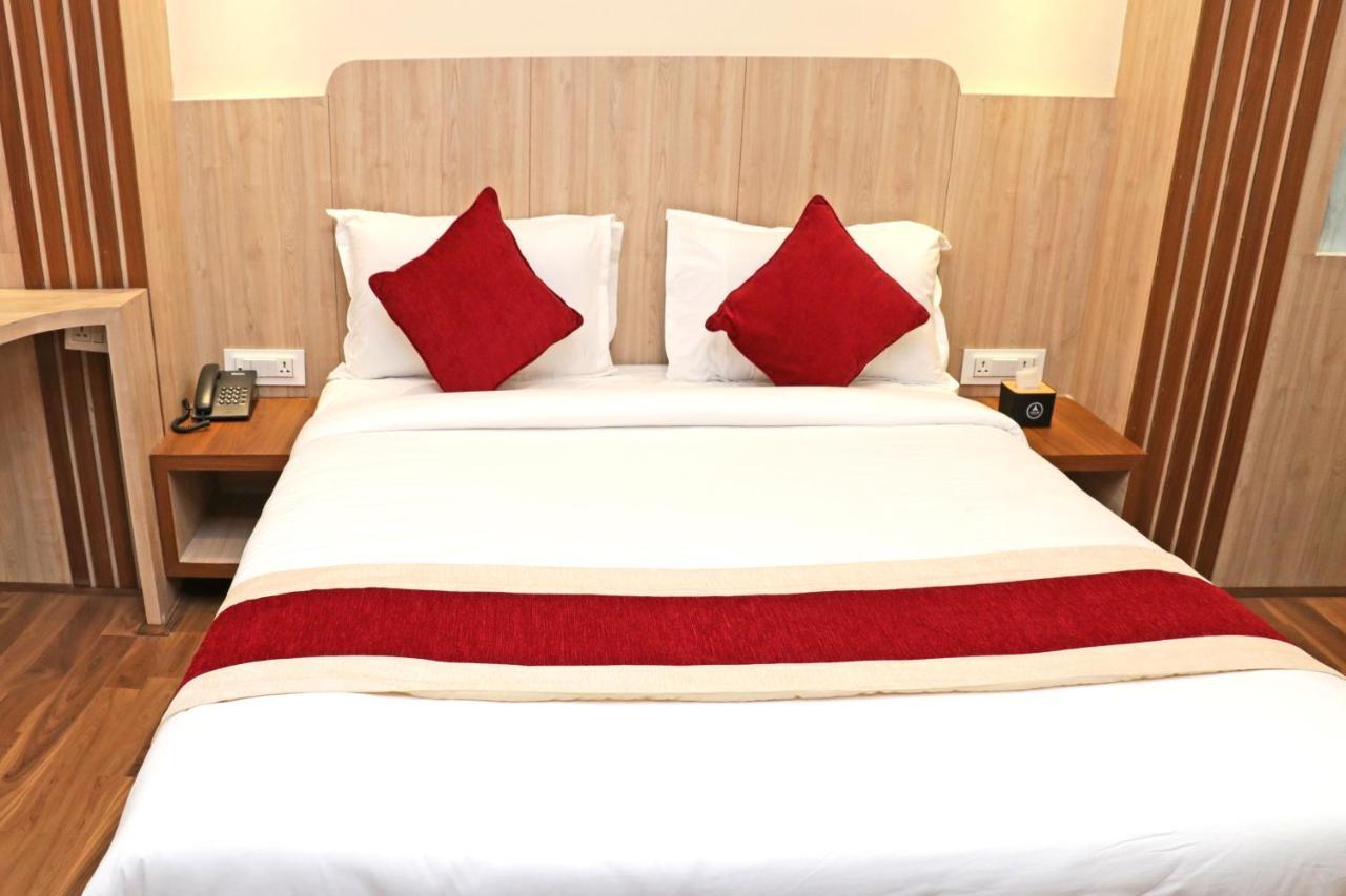 Hotel Nilakantha Pvt. Ltd Катманду Экстерьер фото