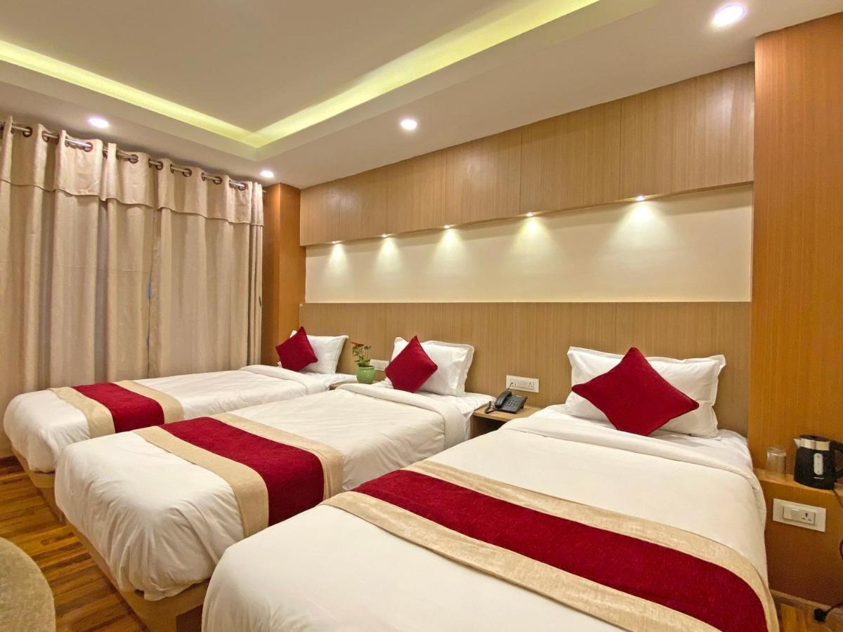 Hotel Nilakantha Pvt. Ltd Катманду Экстерьер фото