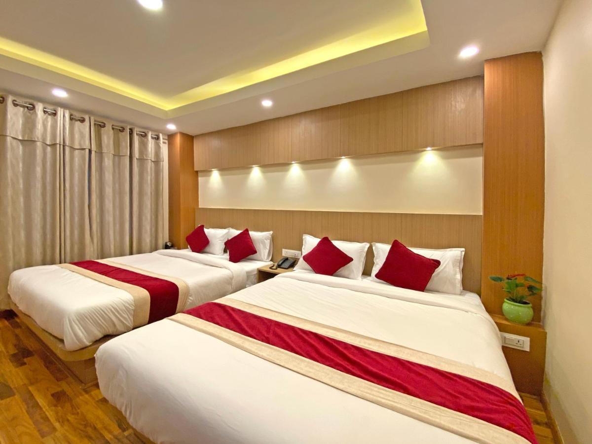 Hotel Nilakantha Pvt. Ltd Катманду Экстерьер фото