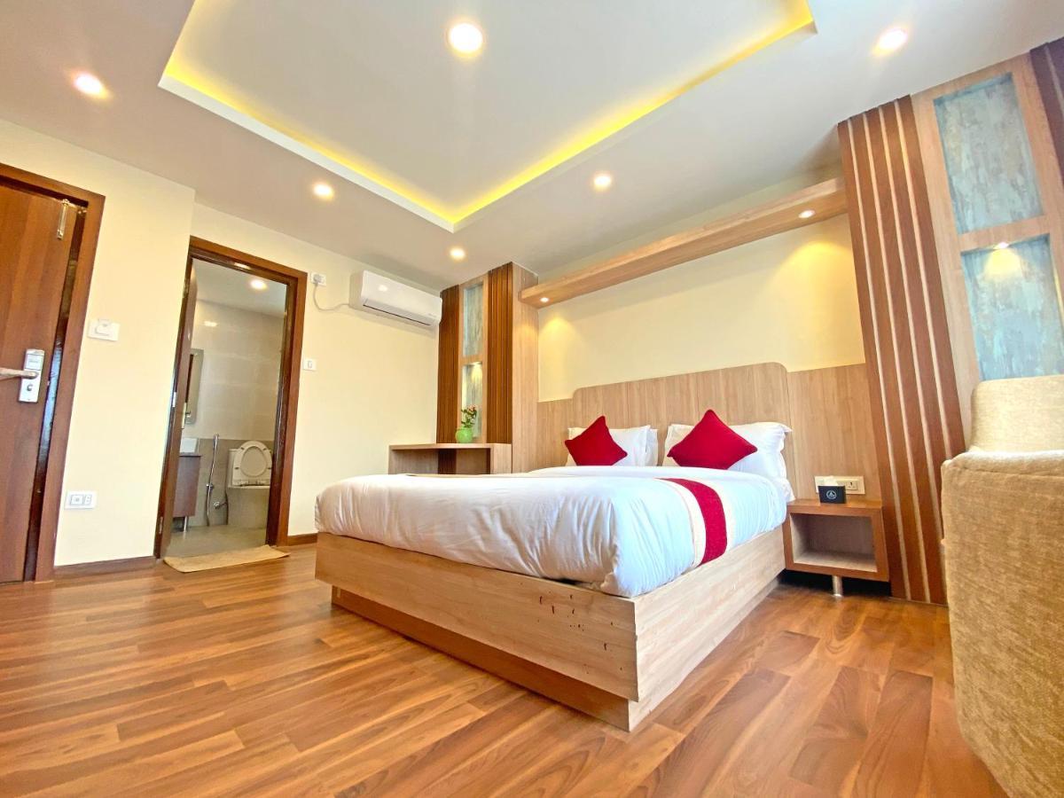 Hotel Nilakantha Pvt. Ltd Катманду Экстерьер фото