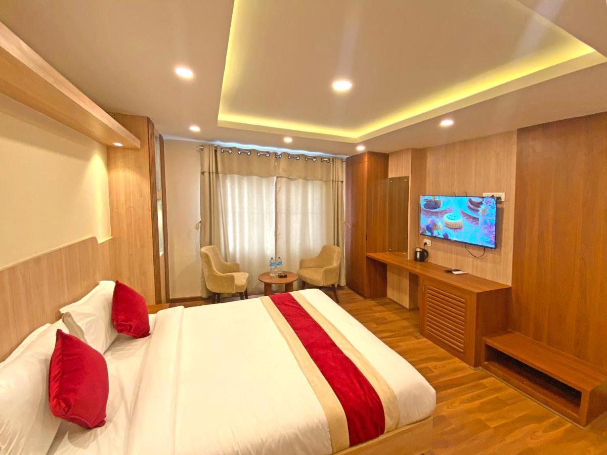 Hotel Nilakantha Pvt. Ltd Катманду Экстерьер фото