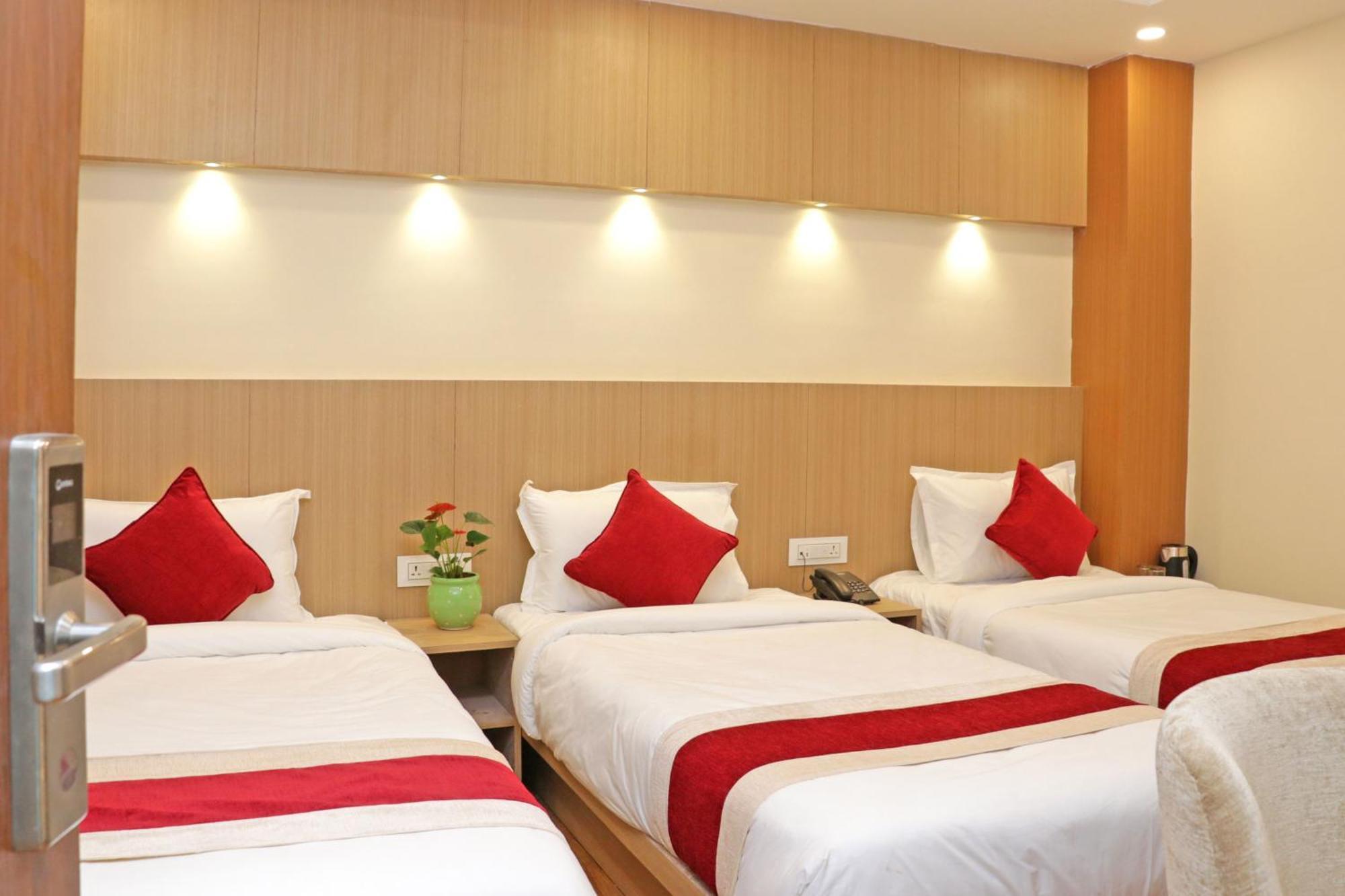 Hotel Nilakantha Pvt. Ltd Катманду Экстерьер фото