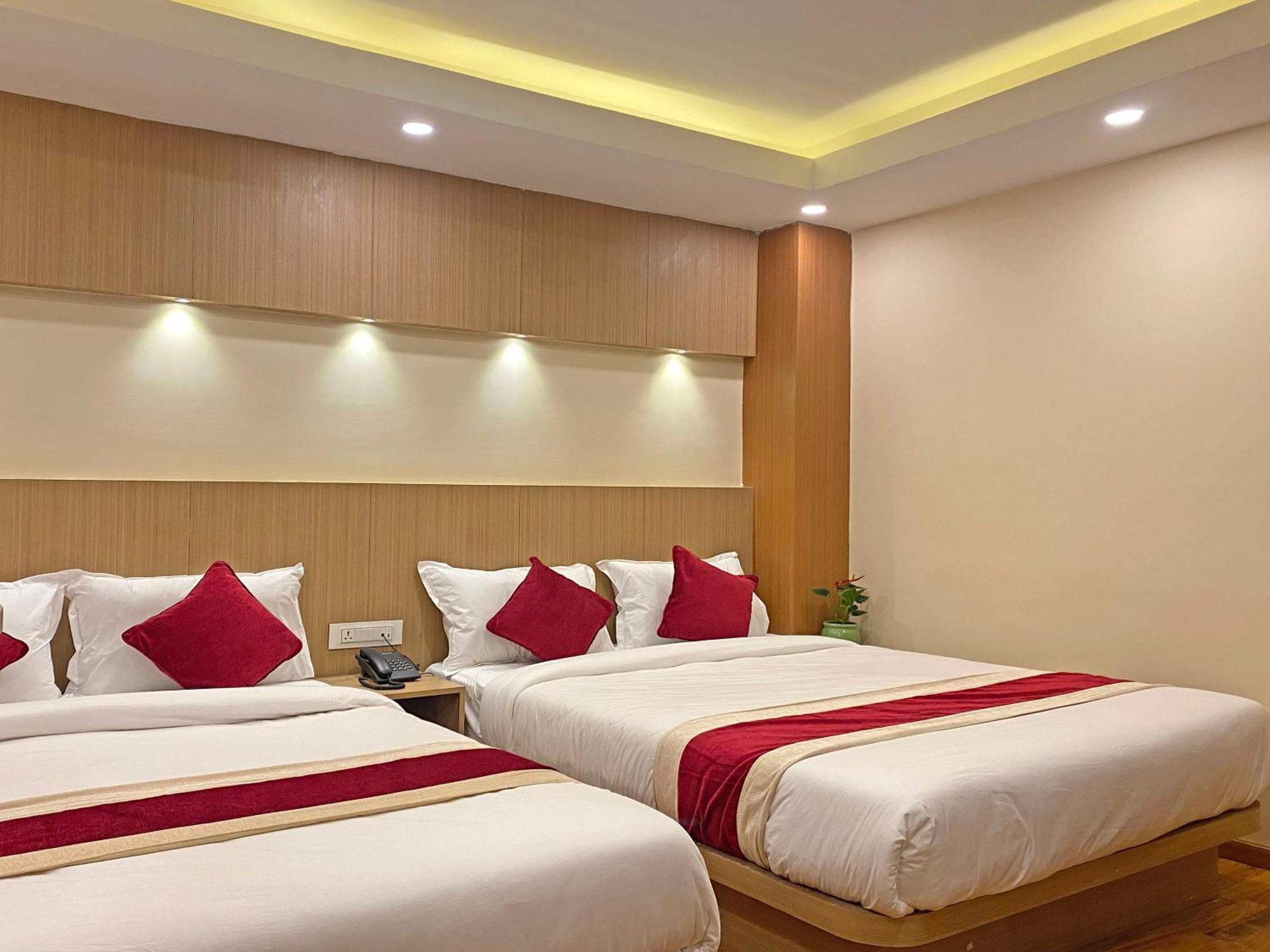 Hotel Nilakantha Pvt. Ltd Катманду Экстерьер фото