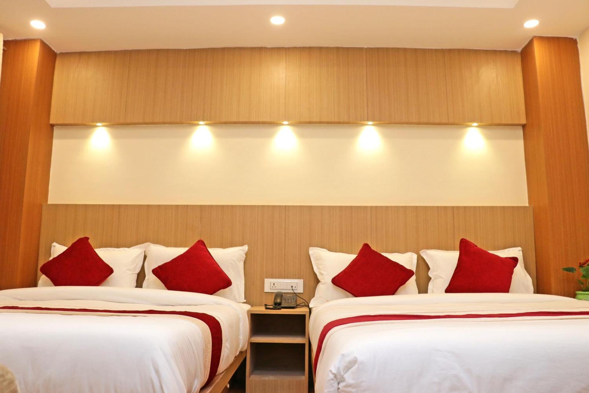 Hotel Nilakantha Pvt. Ltd Катманду Экстерьер фото