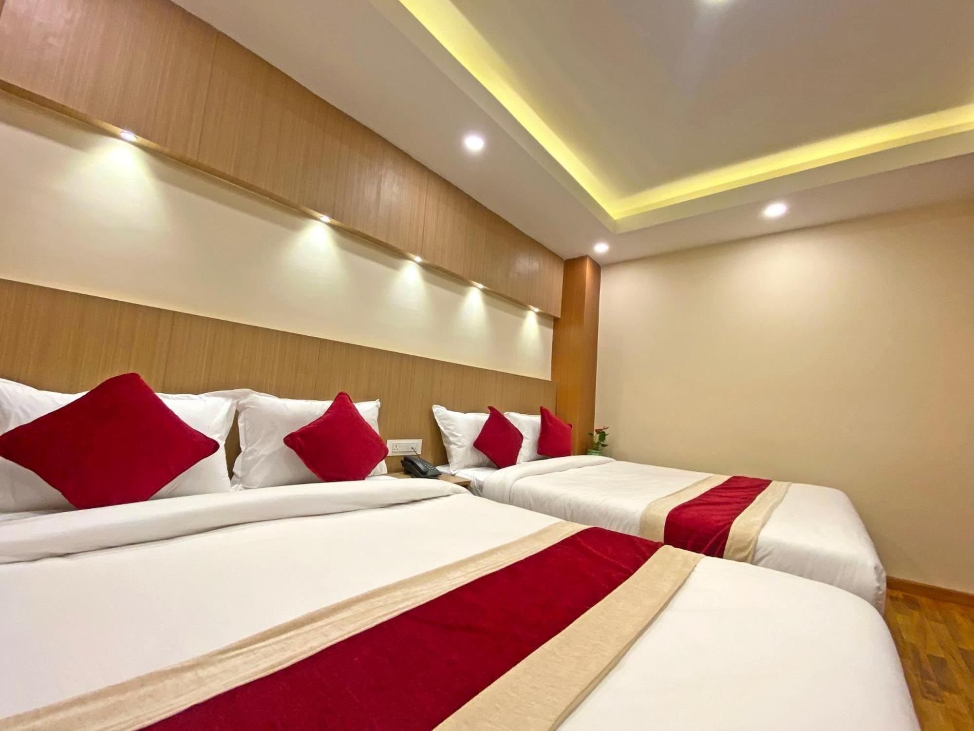 Hotel Nilakantha Pvt. Ltd Катманду Экстерьер фото