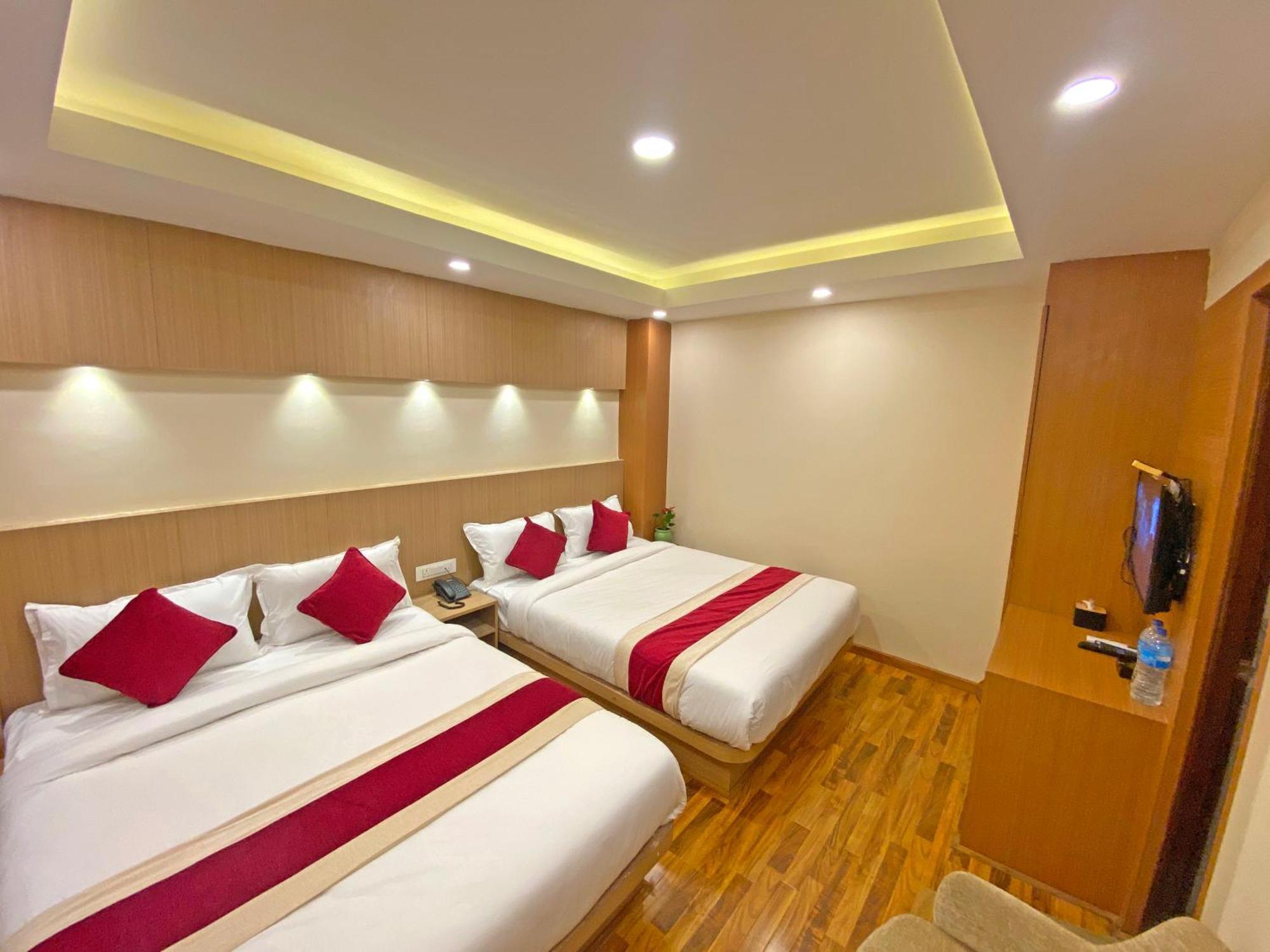 Hotel Nilakantha Pvt. Ltd Катманду Экстерьер фото