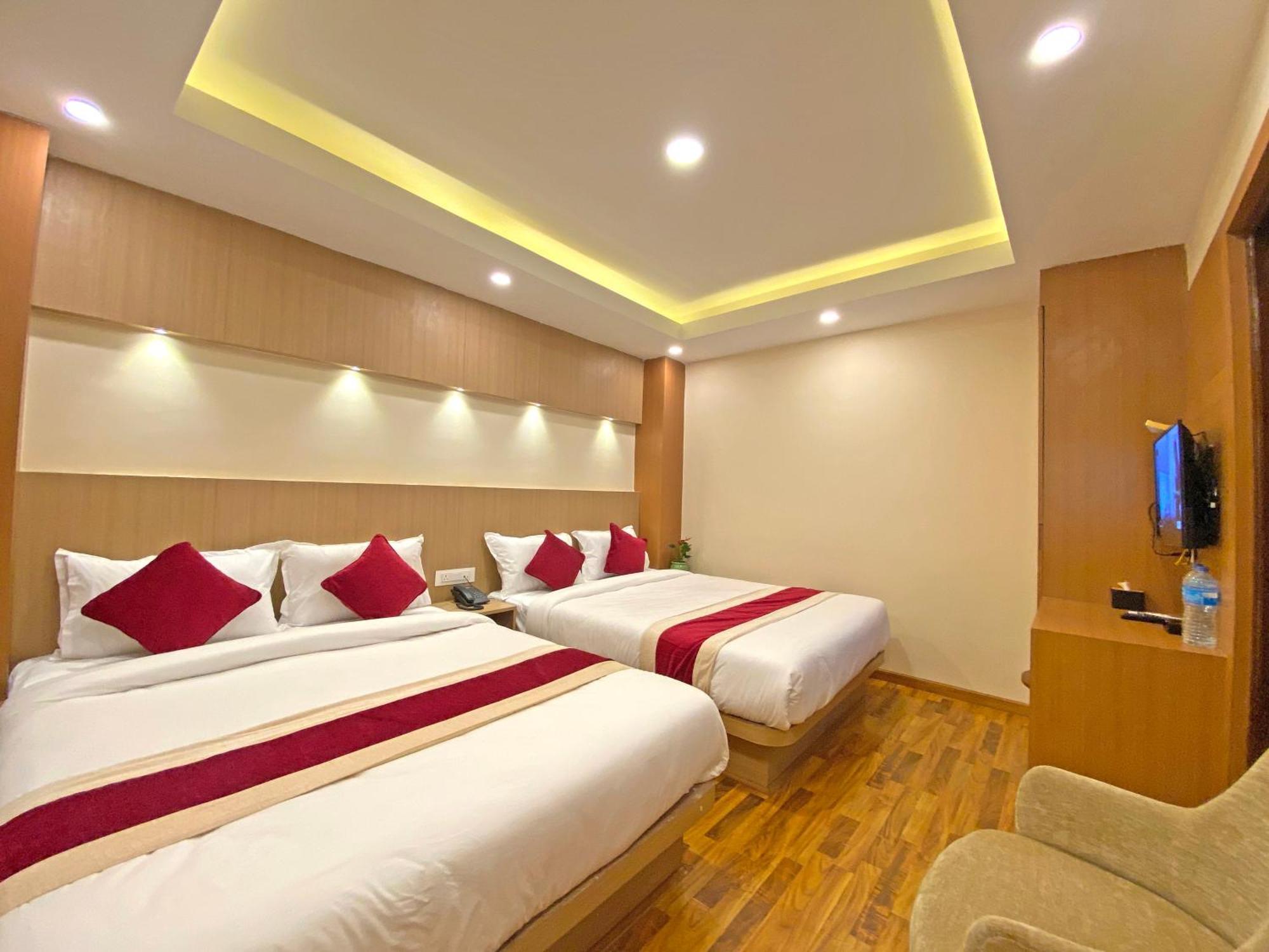 Hotel Nilakantha Pvt. Ltd Катманду Экстерьер фото