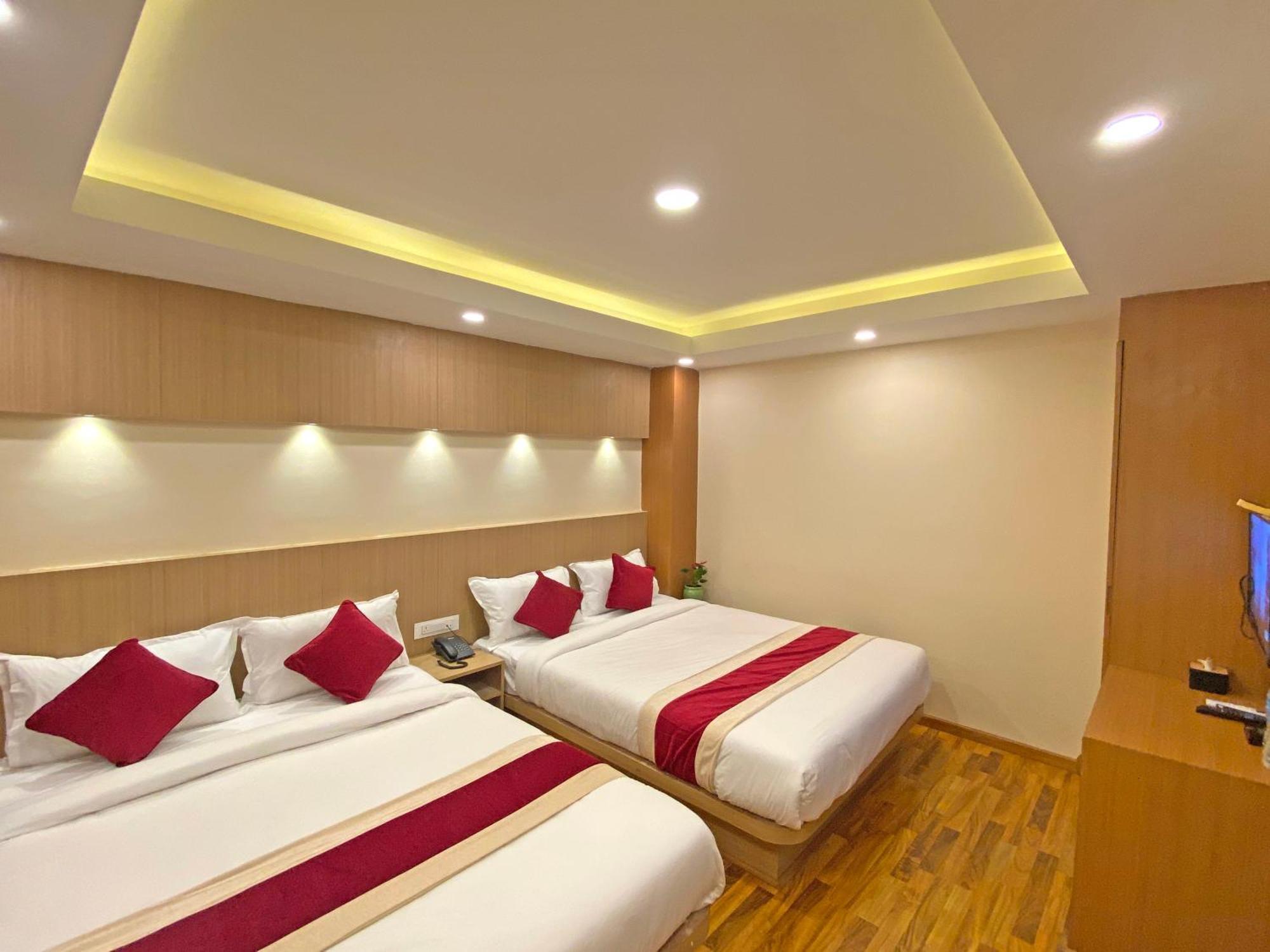 Hotel Nilakantha Pvt. Ltd Катманду Экстерьер фото