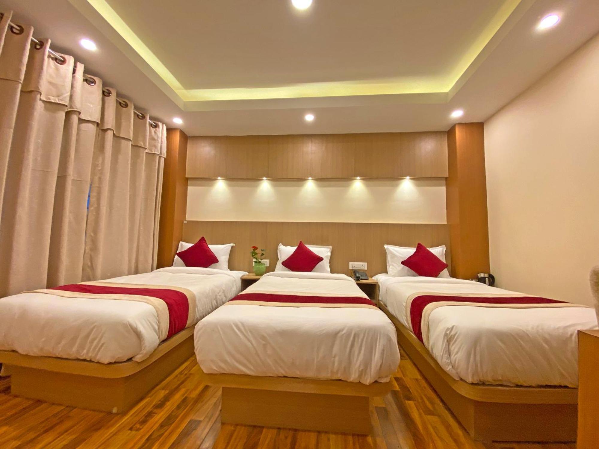 Hotel Nilakantha Pvt. Ltd Катманду Экстерьер фото