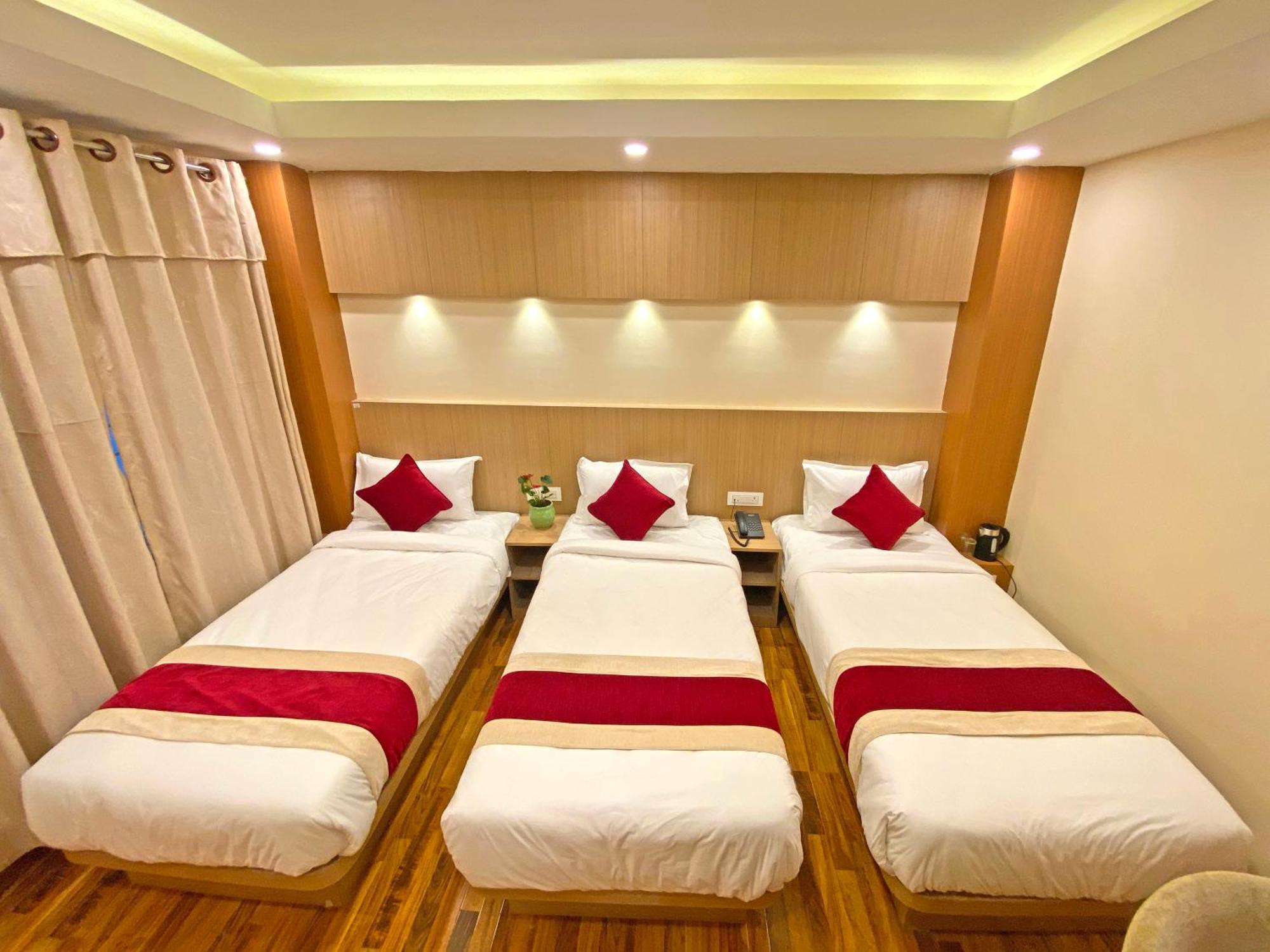 Hotel Nilakantha Pvt. Ltd Катманду Экстерьер фото