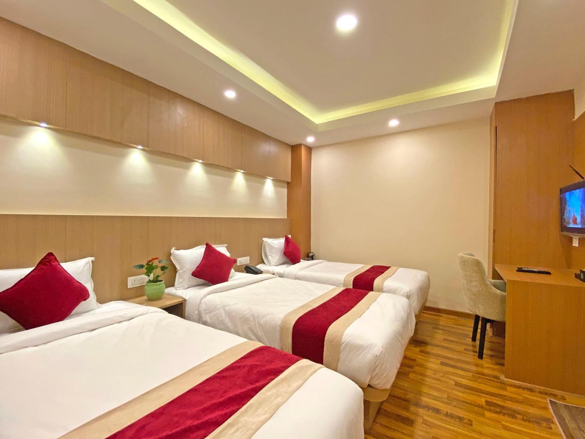 Hotel Nilakantha Pvt. Ltd Катманду Экстерьер фото