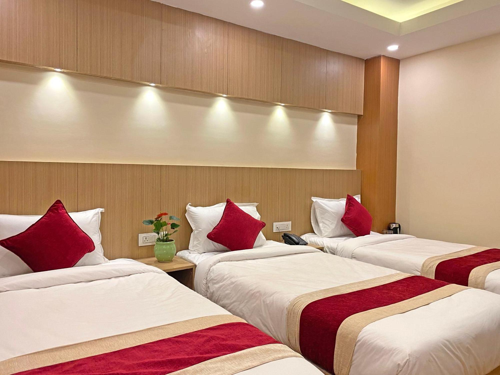 Hotel Nilakantha Pvt. Ltd Катманду Экстерьер фото